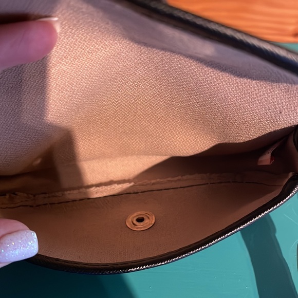 Dooney & Bourke wristlet - Picture 11 of 13